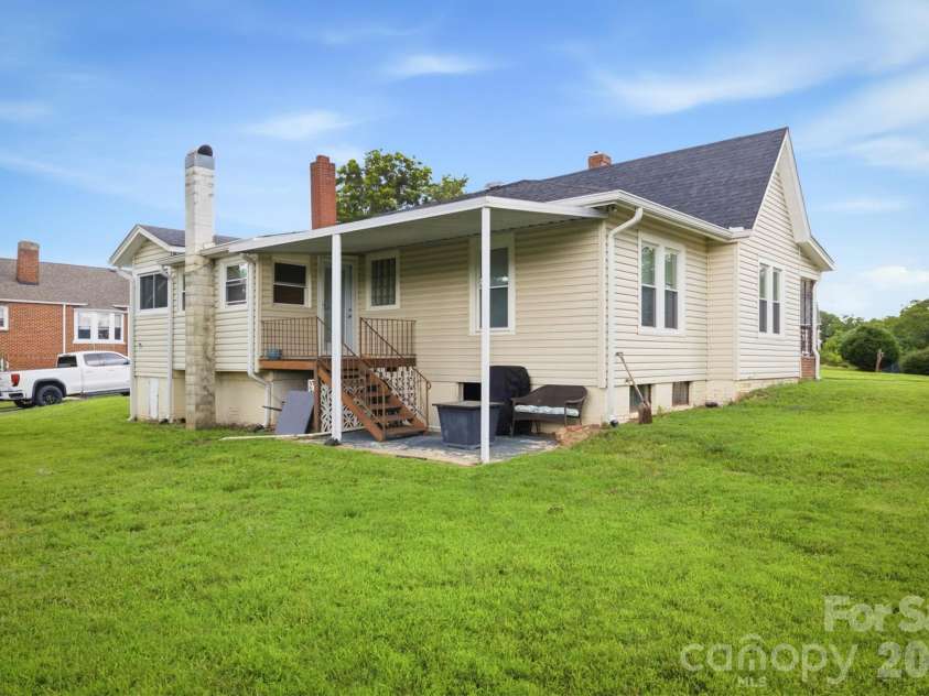 513 Bouchard Avenue, Valdese, NC 28690.  MLS# CAR4408279, YatesRealty ID 42912. 