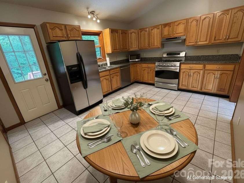 21 Ashwood Drive, Asheville, NC 28803.  MLS# CAR4404647, YatesRealty ID 42917. Eat-In Kitchen with AI Generated Staging
