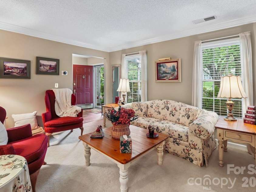 3009 Oakcroft Drive, Matthews, NC 28105.  MLS# CAR4386062, YatesRealty ID 42919. 