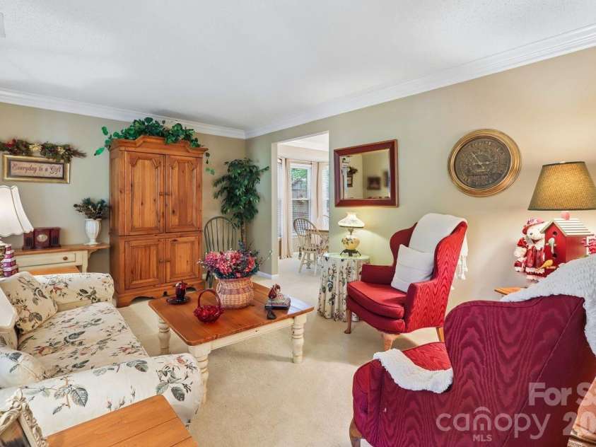 3009 Oakcroft Drive, Matthews, NC 28105.  MLS# CAR4386062, YatesRealty ID 42919. 