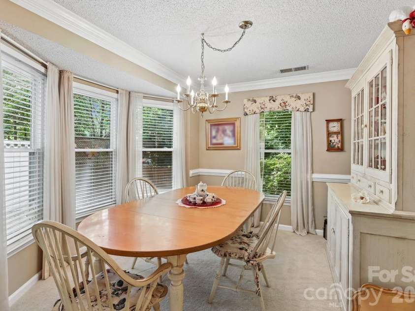 3009 Oakcroft Drive, Matthews, NC 28105.  MLS# CAR4386062, YatesRealty ID 42919. 