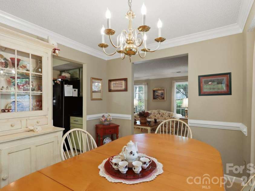 3009 Oakcroft Drive, Matthews, NC 28105.  MLS# CAR4386062, YatesRealty ID 42919. 