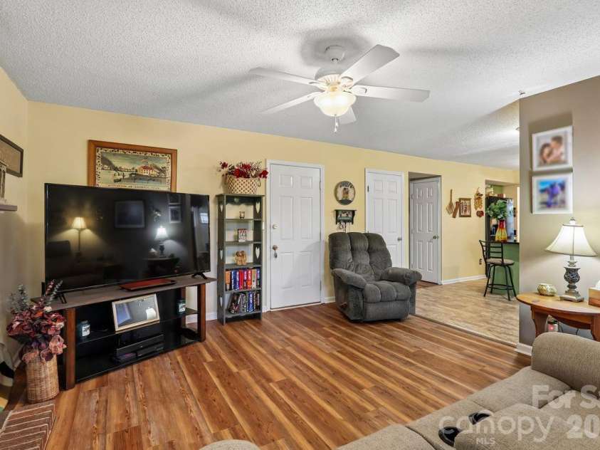 3009 Oakcroft Drive, Matthews, NC 28105.  MLS# CAR4386062, YatesRealty ID 42919. 