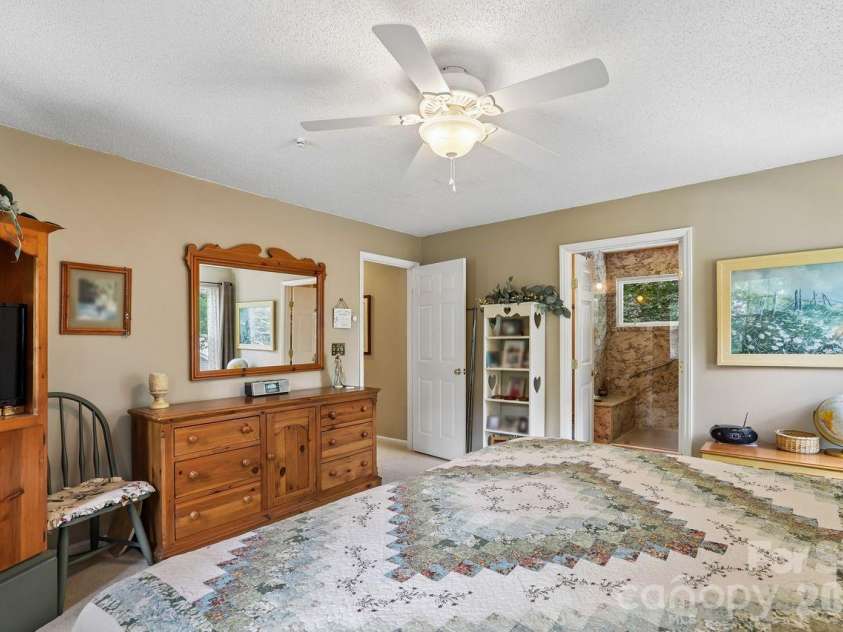 3009 Oakcroft Drive, Matthews, NC 28105.  MLS# CAR4386062, YatesRealty ID 42919. 