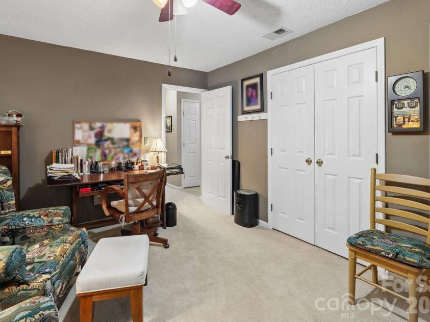 3009 Oakcroft Drive, Matthews, NC 28105.  MLS# CAR4386062, YatesRealty ID 42919. 