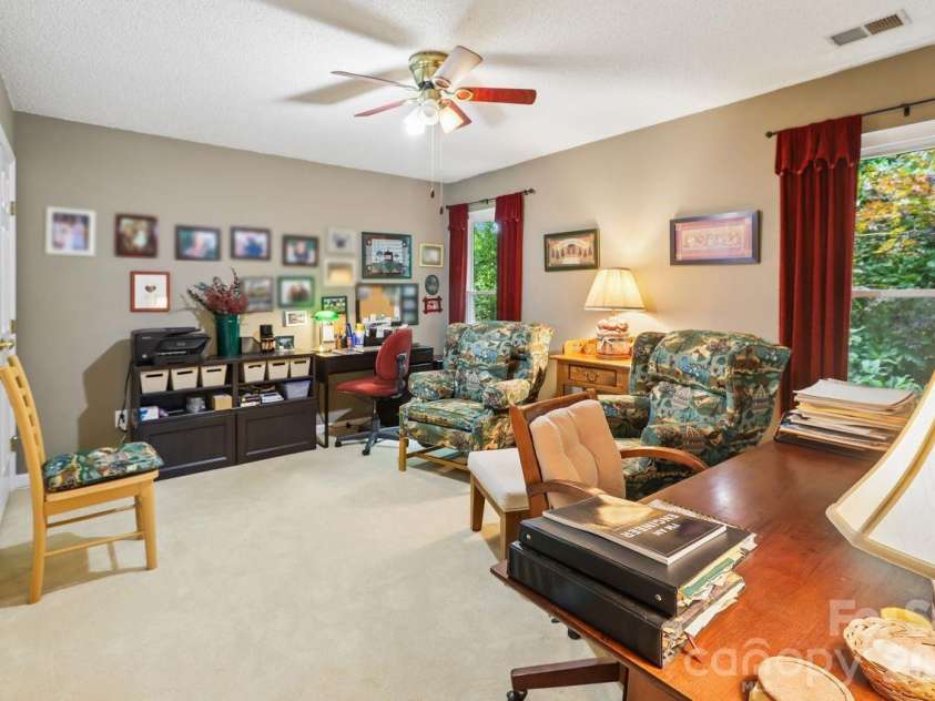 3009 Oakcroft Drive, Matthews, NC 28105.  MLS# CAR4386062, YatesRealty ID 42919. 