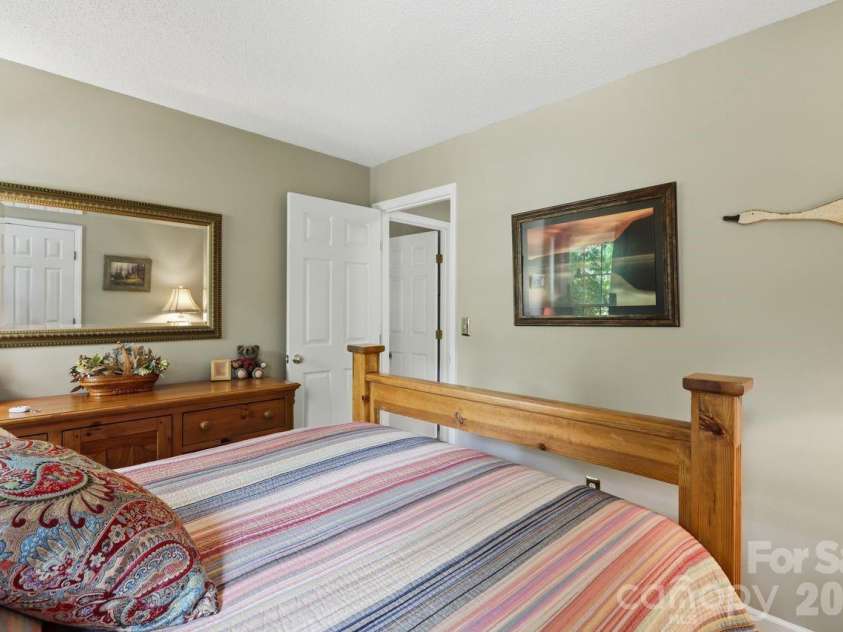 3009 Oakcroft Drive, Matthews, NC 28105.  MLS# CAR4386062, YatesRealty ID 42919. 