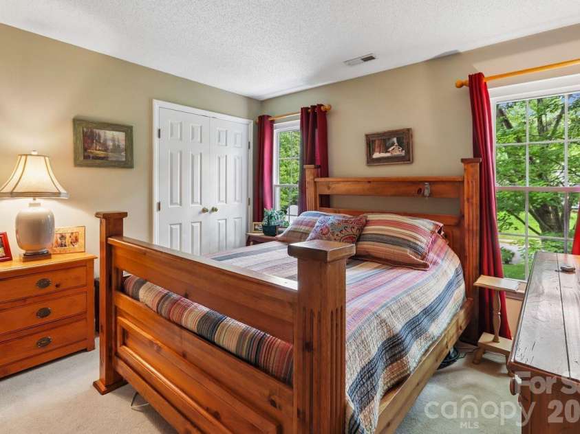 3009 Oakcroft Drive, Matthews, NC 28105.  MLS# CAR4386062, YatesRealty ID 42919. 