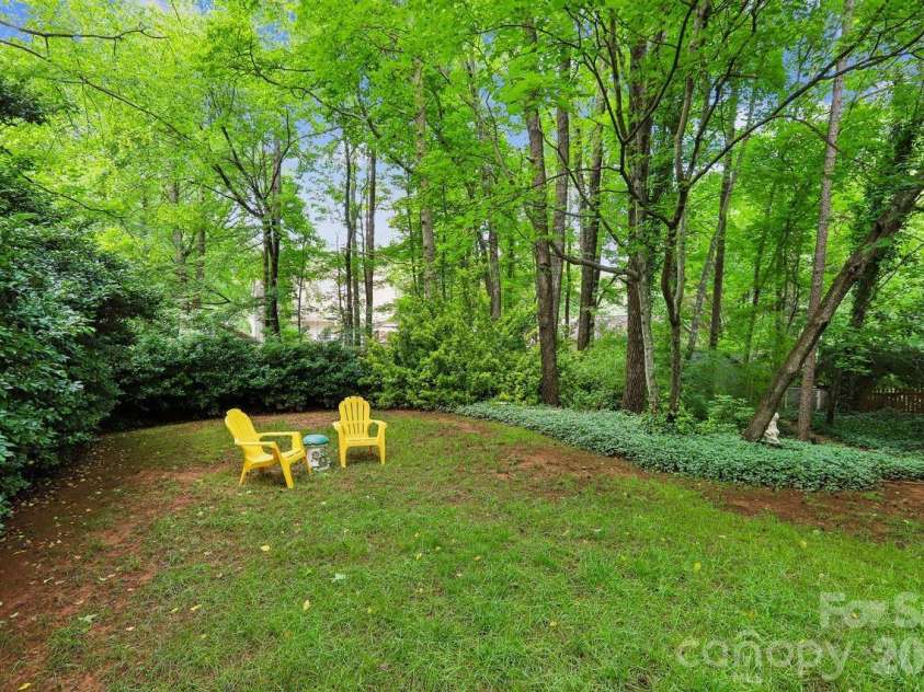 3009 Oakcroft Drive, Matthews, NC 28105.  MLS# CAR4386062, YatesRealty ID 42919. 