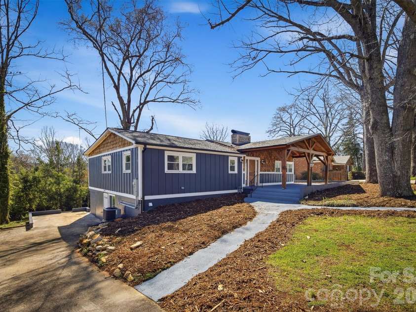 223 Park Drive, Morganton, NC 28655.  MLS# CAR4357060, YatesRealty ID 4292. 