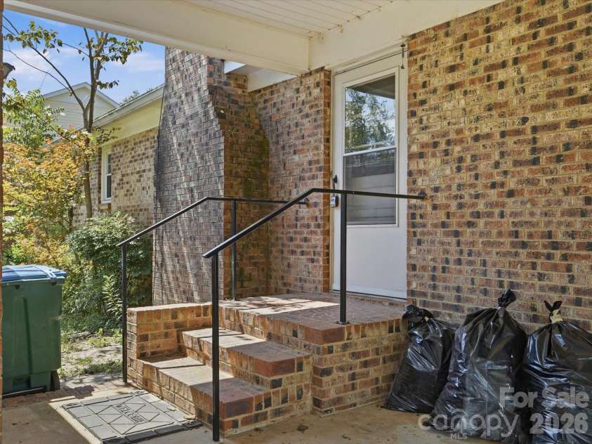 14232 Springwater Drive, Matthews, NC 28105.  MLS# CAR4407317, YatesRealty ID 42920. 