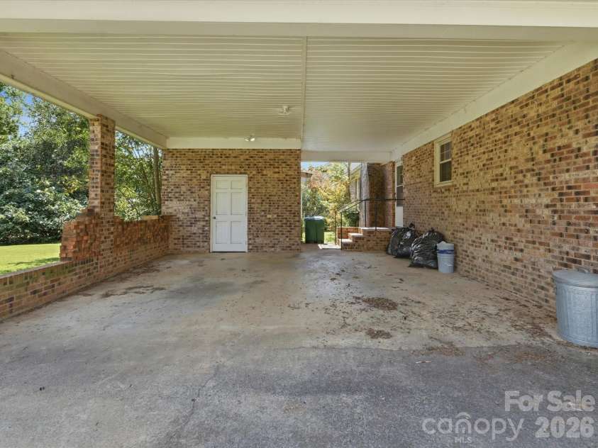 14232 Springwater Drive, Matthews, NC 28105.  MLS# CAR4407317, YatesRealty ID 42920. 