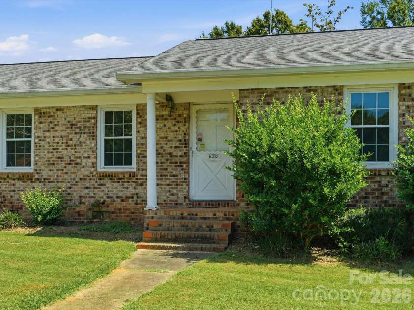 14232 Springwater Drive, Matthews, NC 28105.  MLS# CAR4407317, YatesRealty ID 42920. 