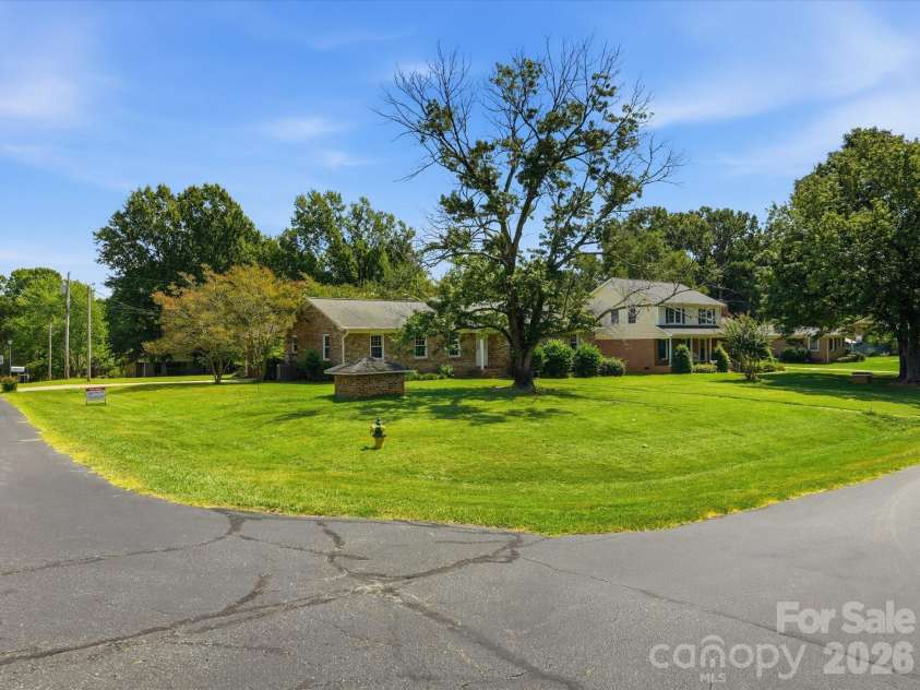 14232 Springwater Drive, Matthews, NC 28105.  MLS# CAR4407317, YatesRealty ID 42920. 