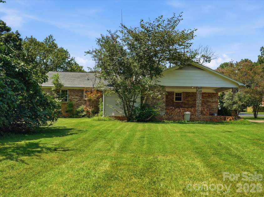 14232 Springwater Drive, Matthews, NC 28105.  MLS# CAR4407317, YatesRealty ID 42920. 