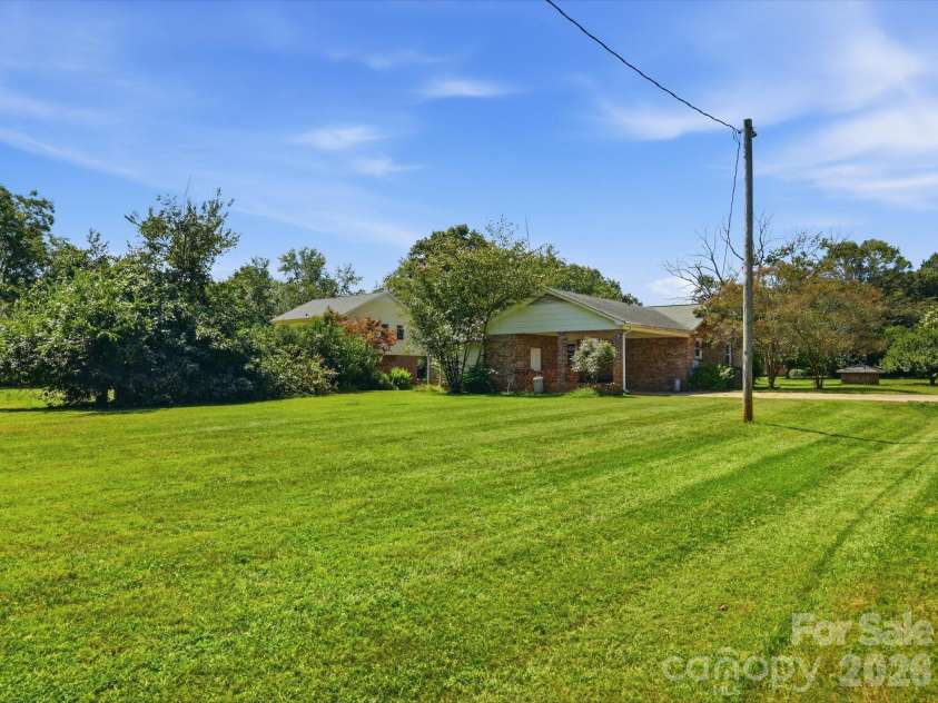 14232 Springwater Drive, Matthews, NC 28105.  MLS# CAR4407317, YatesRealty ID 42920. 