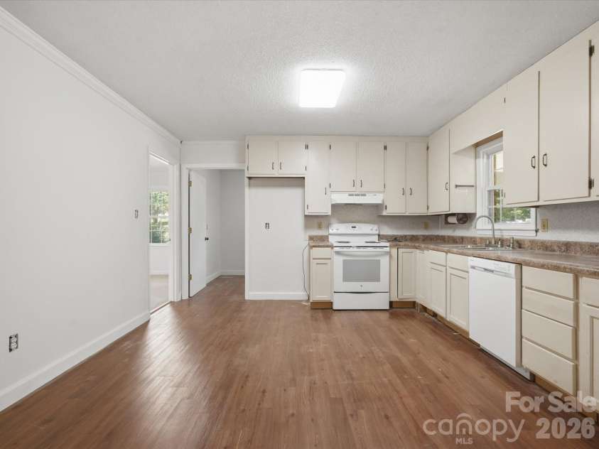14232 Springwater Drive, Matthews, NC 28105.  MLS# CAR4407317, YatesRealty ID 42920. 