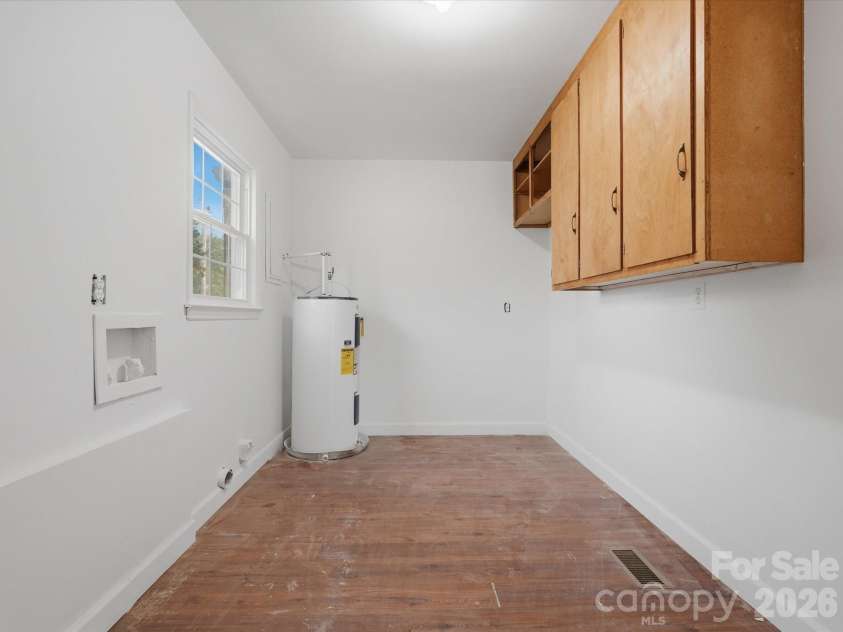 14232 Springwater Drive, Matthews, NC 28105.  MLS# CAR4407317, YatesRealty ID 42920. 