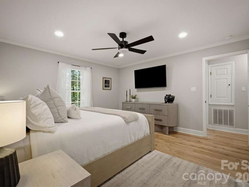 5572 Hayes Waters Road, Morganton, NC 28655.  MLS# CAR4409367, YatesRealty ID 42921. 