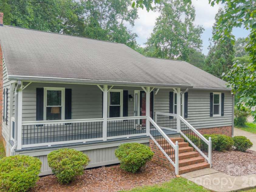7400 Sample Road, Huntersville, NC 28078.  MLS# CAR4399650, YatesRealty ID 42923. 