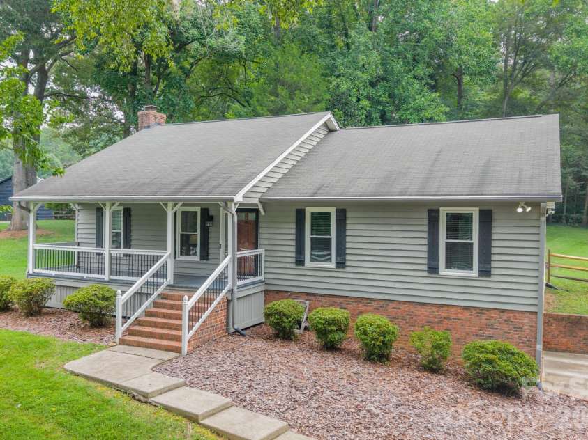 7400 Sample Road, Huntersville, NC 28078.  MLS# CAR4399650, YatesRealty ID 42923. 
