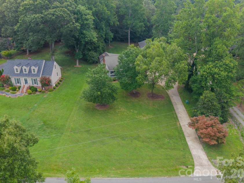7400 Sample Road, Huntersville, NC 28078.  MLS# CAR4399650, YatesRealty ID 42923. 