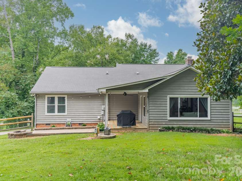 7400 Sample Road, Huntersville, NC 28078.  MLS# CAR4399650, YatesRealty ID 42923. 