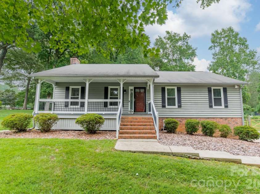 7400 Sample Road, Huntersville, NC 28078.  MLS# CAR4399650, YatesRealty ID 42923. 