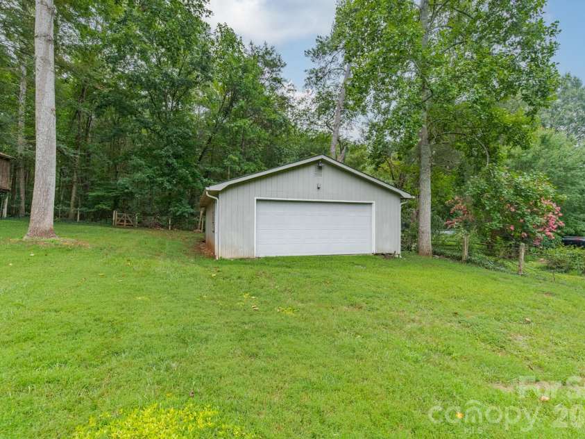 7400 Sample Road, Huntersville, NC 28078.  MLS# CAR4399650, YatesRealty ID 42923. 