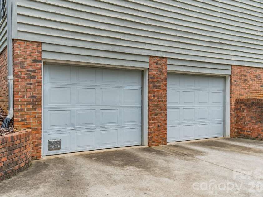 7400 Sample Road, Huntersville, NC 28078.  MLS# CAR4399650, YatesRealty ID 42923. 