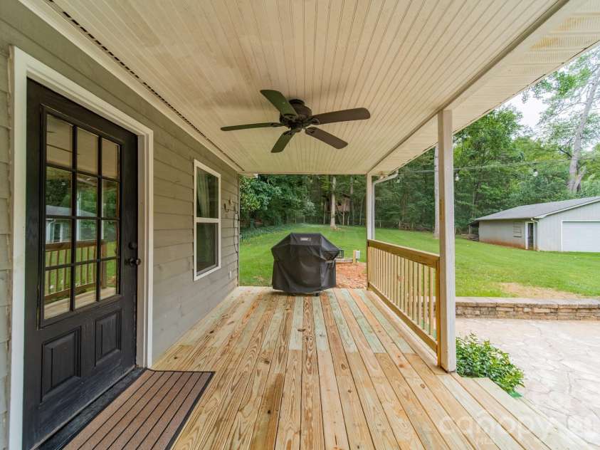 7400 Sample Road, Huntersville, NC 28078.  MLS# CAR4399650, YatesRealty ID 42923. 