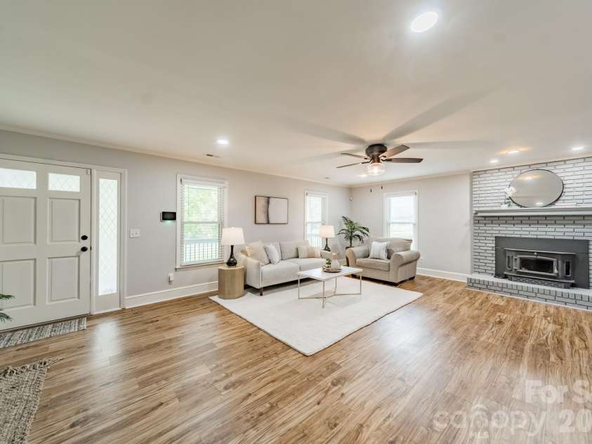 7400 Sample Road, Huntersville, NC 28078.  MLS# CAR4399650, YatesRealty ID 42923. 