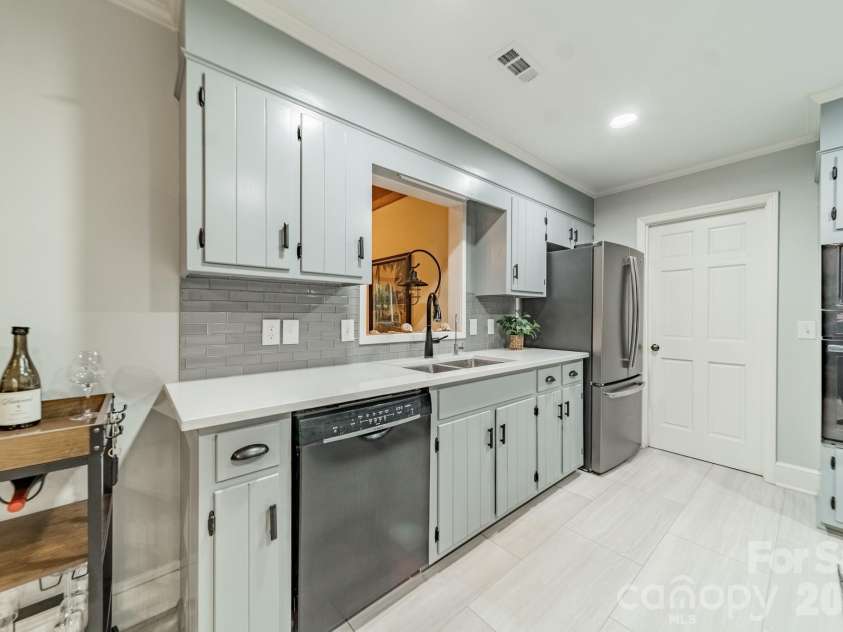 7400 Sample Road, Huntersville, NC 28078.  MLS# CAR4399650, YatesRealty ID 42923. 