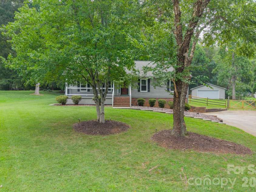 7400 Sample Road, Huntersville, NC 28078.  MLS# CAR4399650, YatesRealty ID 42923. 