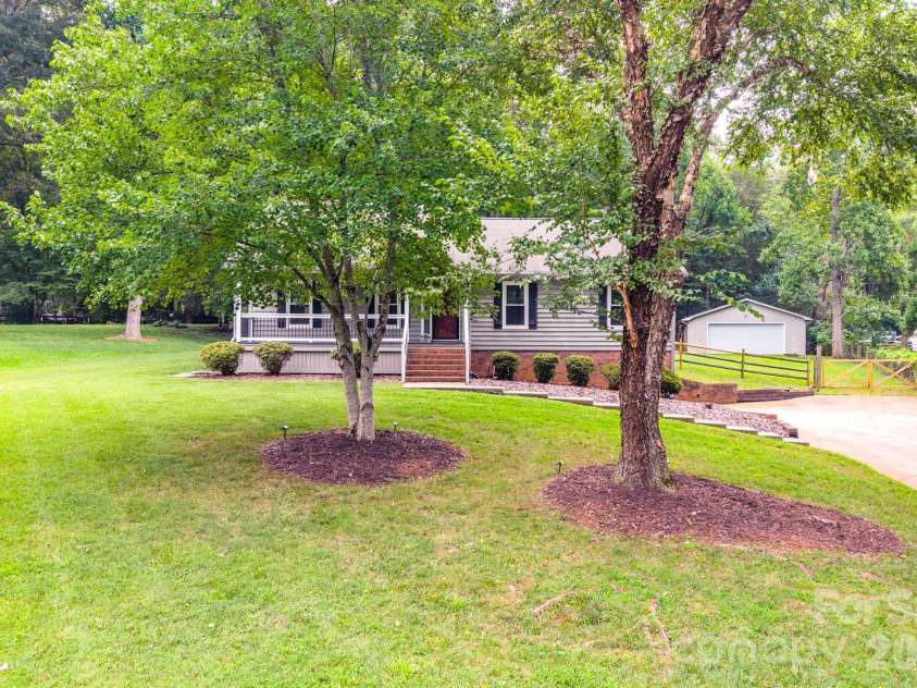 7400 Sample Road, Huntersville, NC 28078.  MLS# CAR4399650, YatesRealty ID 42923. 