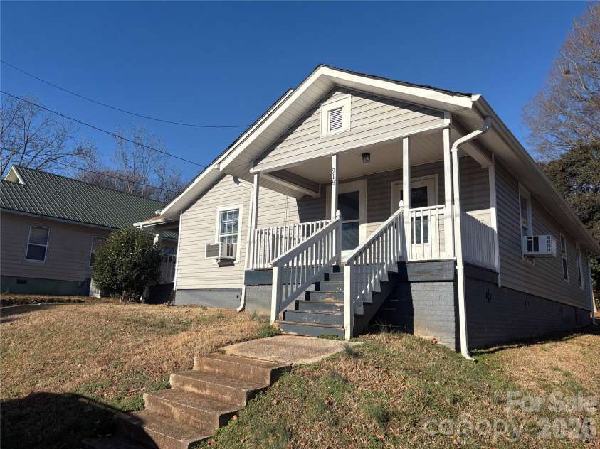 218 Odell Drive, Concord, NC 28025.  MLS# CAR4413079, YatesRealty ID 42925. 218 Odell Dr NW