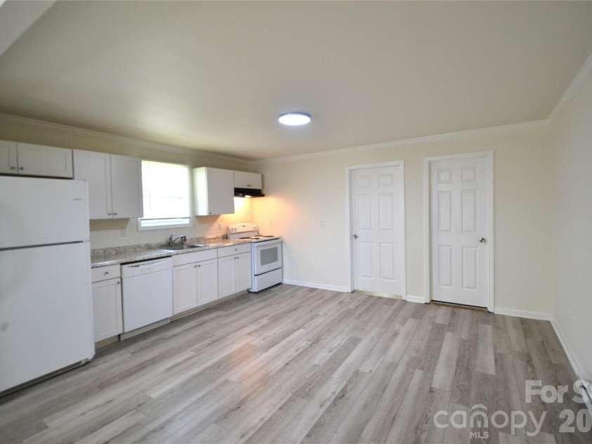 218 Odell Drive, Concord, NC 28025.  MLS# CAR4413079, YatesRealty ID 42925. Eat in Kitchen