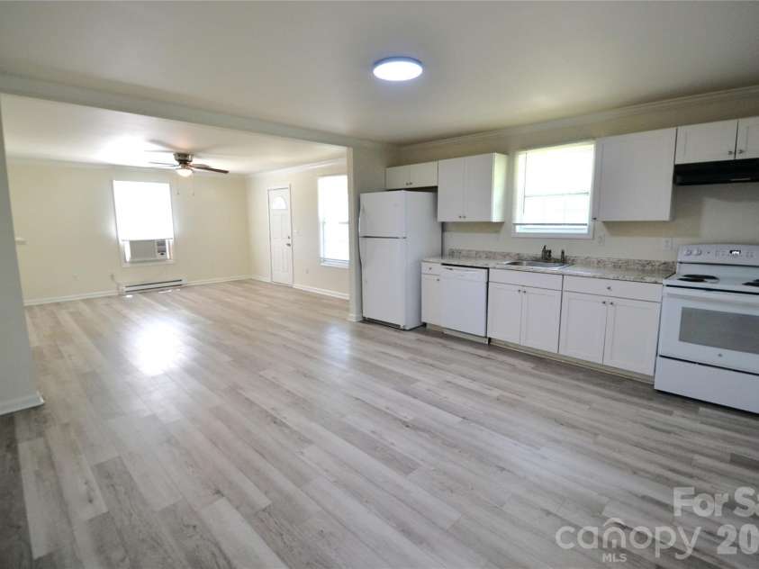 218 Odell Drive, Concord, NC 28025.  MLS# CAR4413079, YatesRealty ID 42925. Kitchen