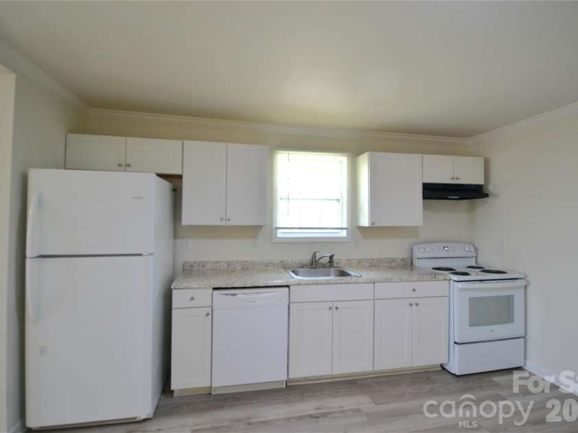 218 Odell Drive, Concord, NC 28025.  MLS# CAR4413079, YatesRealty ID 42925. Kitchen