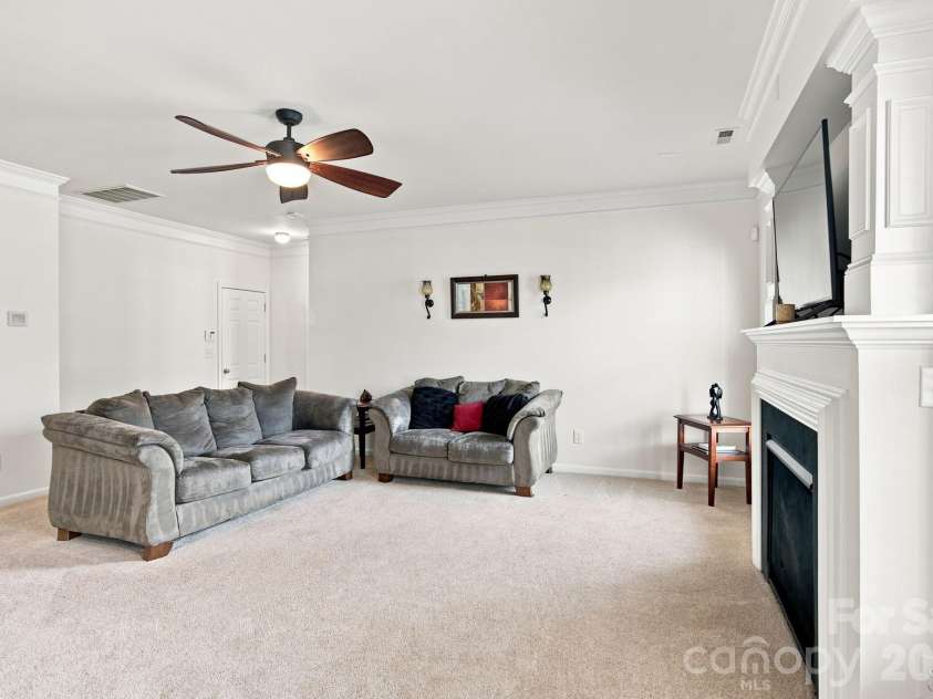 2233 Verde Creek Road, Charlotte, NC 28214.  MLS# CAR4396797, YatesRealty ID 42929. 