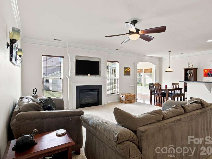 2233 Verde Creek Road, Charlotte, NC 28214.  MLS# CAR4396797, YatesRealty ID 42929. 
