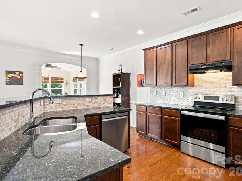 2233 Verde Creek Road, Charlotte, NC 28214.  MLS# CAR4396797, YatesRealty ID 42929. 