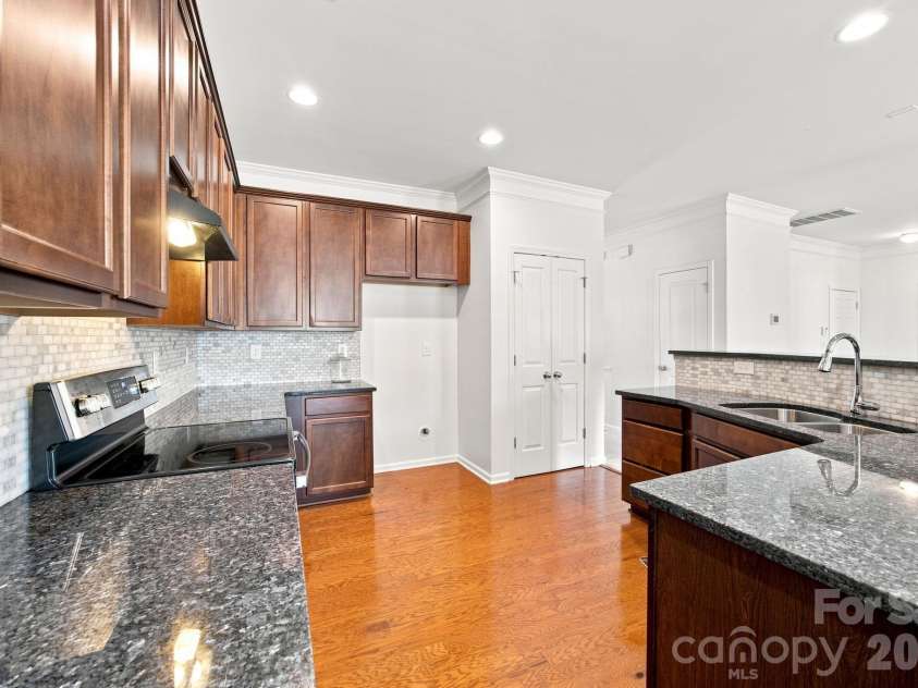 2233 Verde Creek Road, Charlotte, NC 28214.  MLS# CAR4396797, YatesRealty ID 42929. 