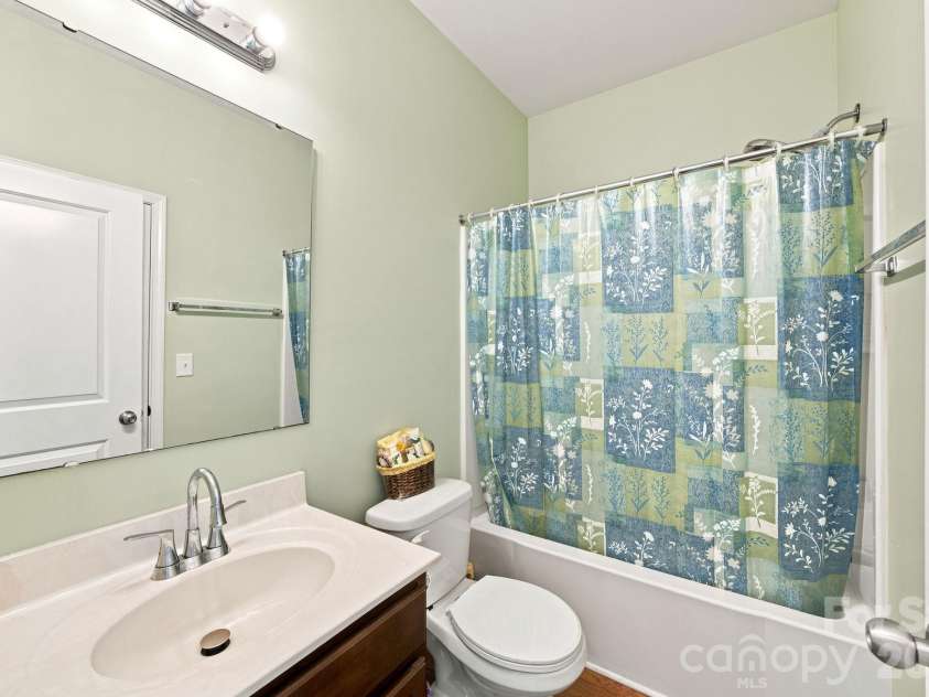 2233 Verde Creek Road, Charlotte, NC 28214.  MLS# CAR4396797, YatesRealty ID 42929. 