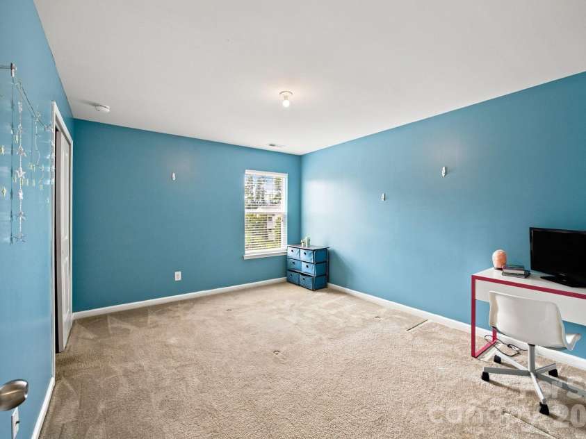 2233 Verde Creek Road, Charlotte, NC 28214.  MLS# CAR4396797, YatesRealty ID 42929. 