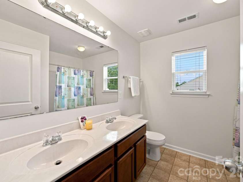 2233 Verde Creek Road, Charlotte, NC 28214.  MLS# CAR4396797, YatesRealty ID 42929. 