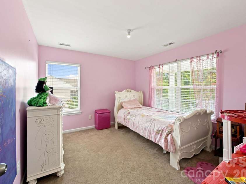 2233 Verde Creek Road, Charlotte, NC 28214.  MLS# CAR4396797, YatesRealty ID 42929. 