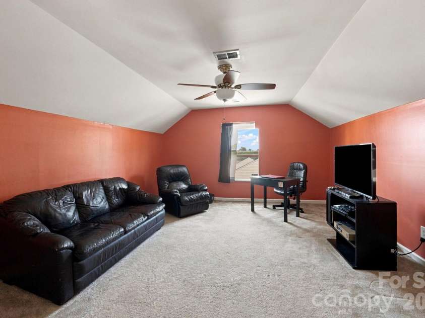 2233 Verde Creek Road, Charlotte, NC 28214.  MLS# CAR4396797, YatesRealty ID 42929. 