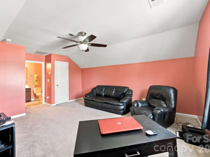 2233 Verde Creek Road, Charlotte, NC 28214.  MLS# CAR4396797, YatesRealty ID 42929. 