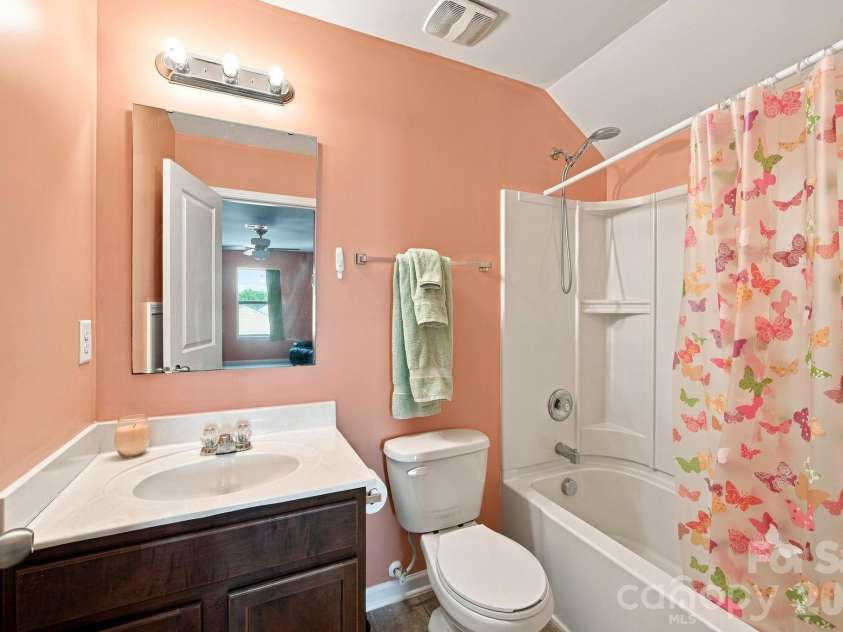 2233 Verde Creek Road, Charlotte, NC 28214.  MLS# CAR4396797, YatesRealty ID 42929. 